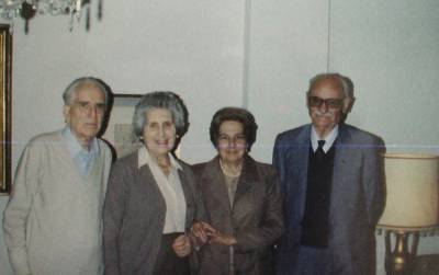 Ardao y Roig con sus esposas