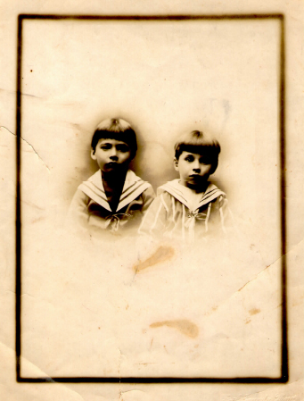Danilo Trelles (derecha) y su hermano (izquierda)